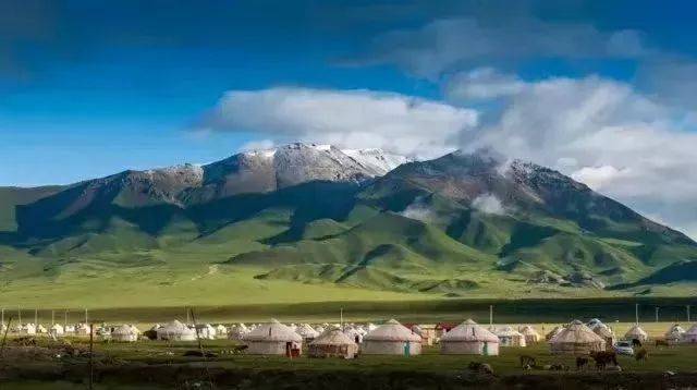 新疆，多元文化交融下的区域发展奇观