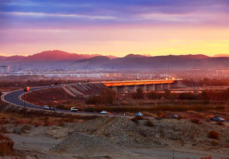 乌海，阳光照耀下的温情日常